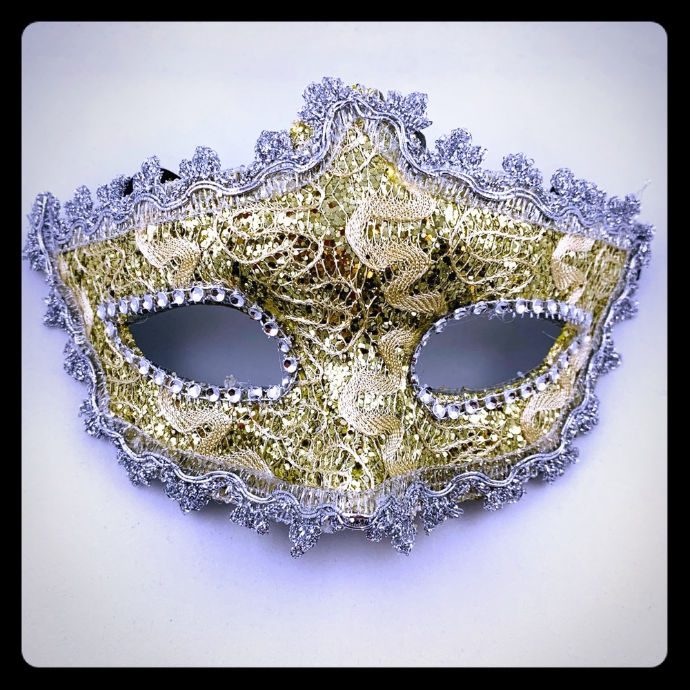 GOLD MARDI GRAS MASK NWT